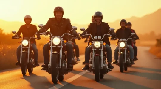 Un groupe diversifié de motards en balade, symbolisant la communauté accueillante et passionnée